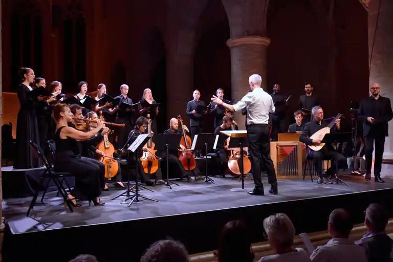 Ensemble Correspondances directed by Sébastien Daucé in Bach cantatas, Ambronay Festival 2025. © Bertrand Pichène